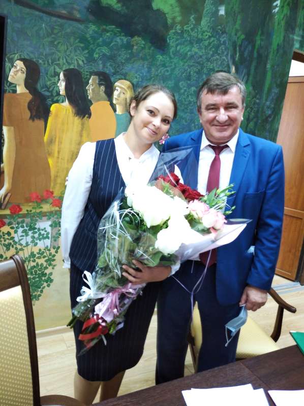 Директор Юрий Плугатарь и Наталья Месяц в день защиты её диссертации