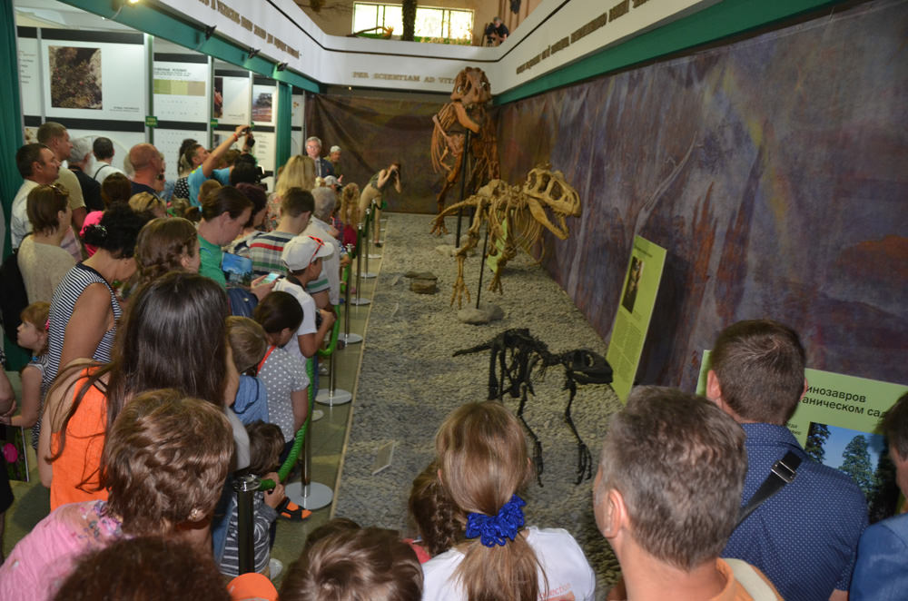 11-На выставке динозавров