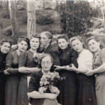 4_Крым санаторий Сосняк-17 Ялта 1946г коллектив сестер. Бабушка вторая слева